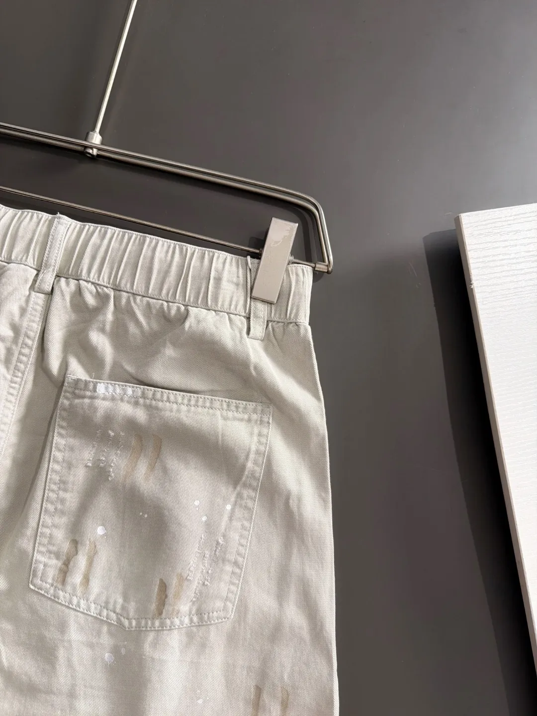 The next day shipped P195 Balenciaga 2026 summer New Arrival elastic casual pants, counter custom fabric Breathable high comfort, impeccable details, brand elements design concept, reflecting high quality. The hand feels delicate and soft! Casual cuts and awesome upper body! Sizes: S-3XL